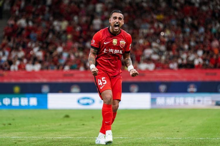 鲁媒谈中超争冠:本赛季冠军之争注定惨烈,最后赢家需要一定运气