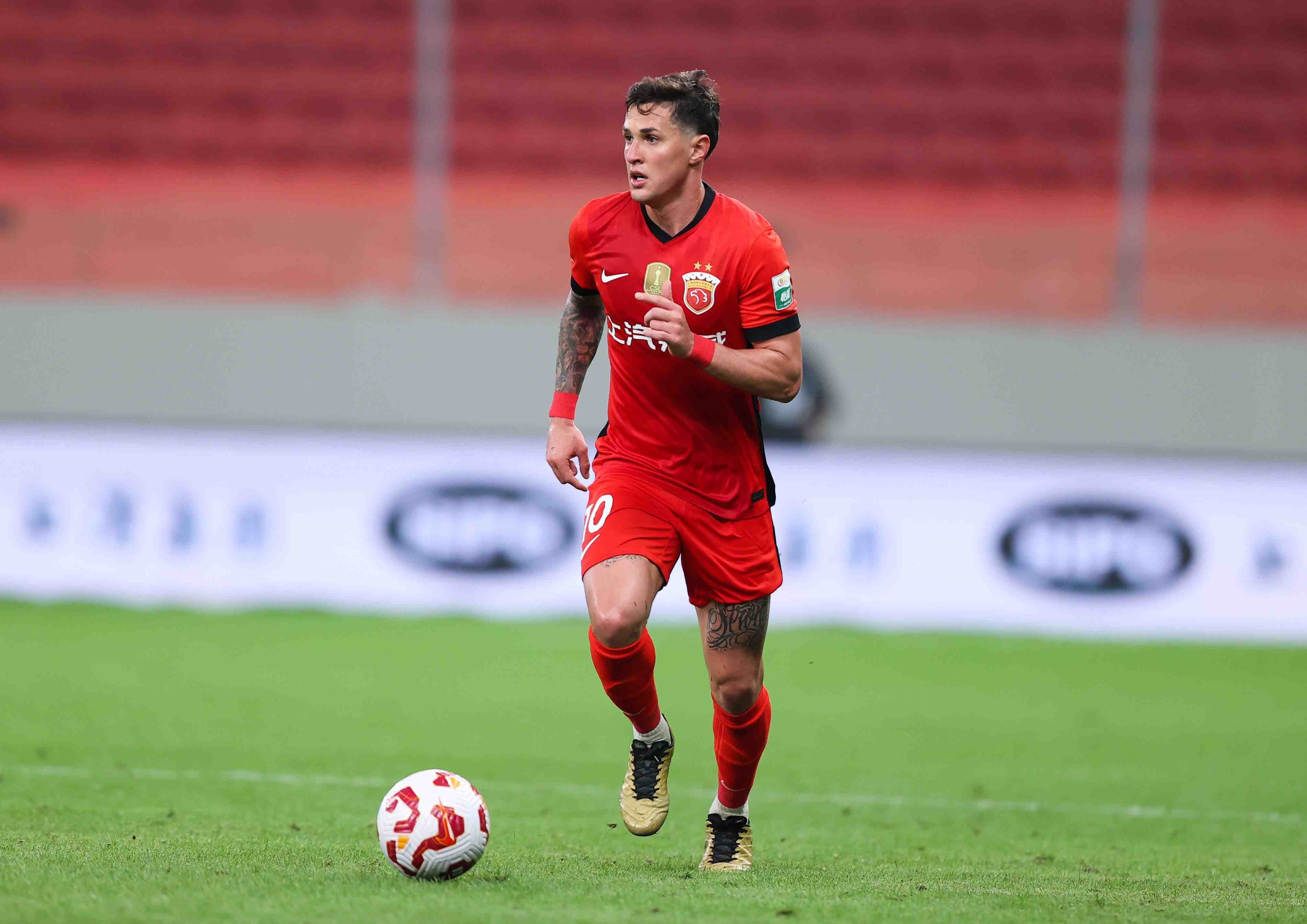 足球报：英博希望主场精彩收官，海港末轮还要打起12分精神