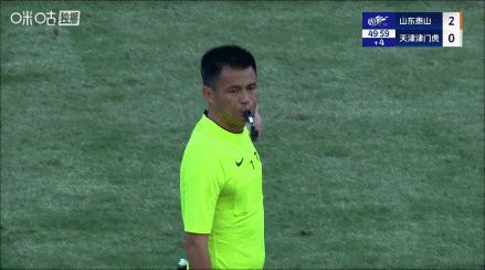 乱作一团！半场结束后克雷桑与杨梓豪爆发冲突，各吃一张黄牌