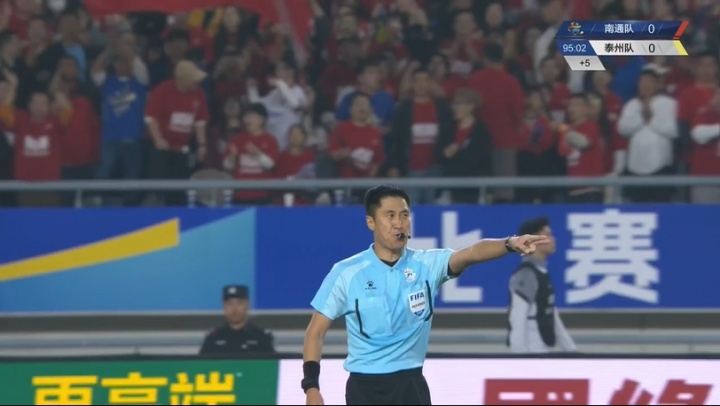 进点球大战！苏超决赛-90分钟南通队0-0泰州队 范厚泰失单刀