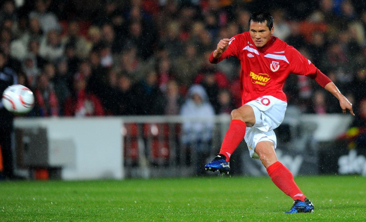 左脚技术出色！邵佳一球员时代曾被誉为“亚洲金左脚”