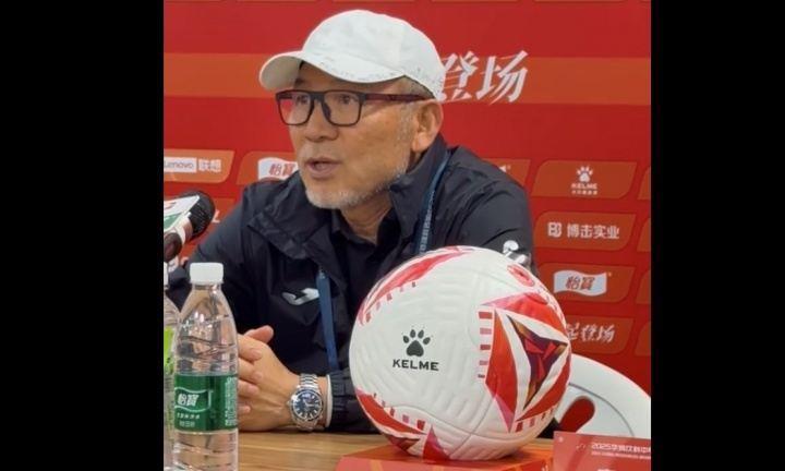 张外龙：这批球员能力很强能通过中超进国家队 明年合同还没消息