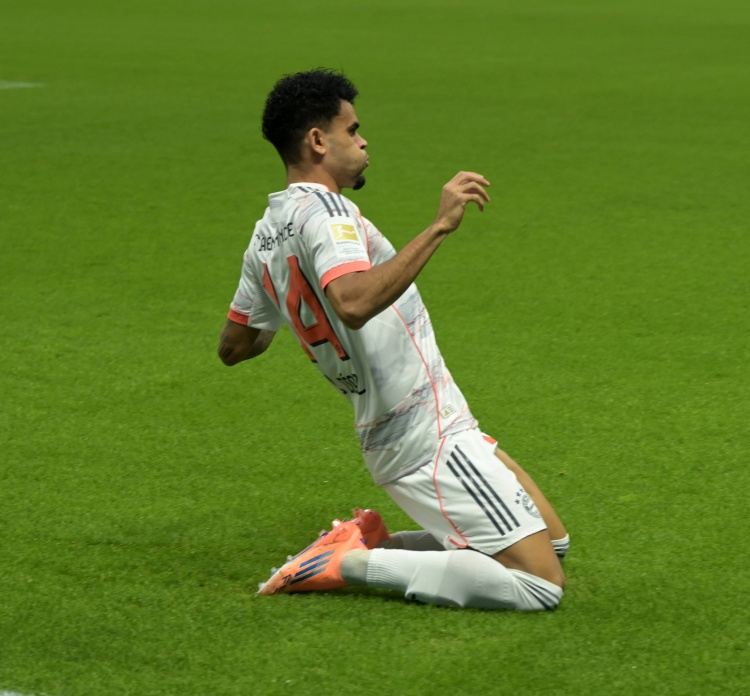 7000万血赚？！迪亚斯对巴黎双响 今晚神仙球，赛季17场11球5助！