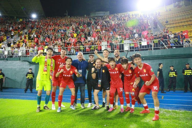 铜梁龙致谢各俱乐部：中国足球发展 需全体足球人共同努力与团结