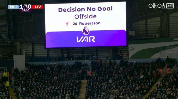 VAR奥利弗确认范戴克进球无效：罗伯逊在门将前方做出明显移动