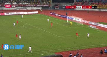 好机会！第16分钟王博豪禁区内打向近角，可惜被越南队门将封出