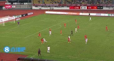 有点危险！上半场最后时刻，越南U22打穿国足U22防线，霍深坪救险