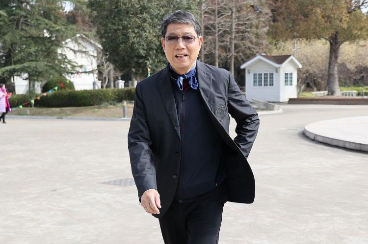 韩鹏：徐根宝指导80多岁高龄还在工作一线，这非常让人感动