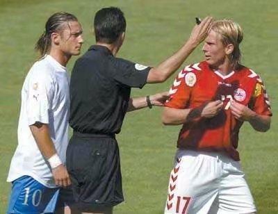 托蒂谈2004年欧洲杯自己吐口水：我很后悔，我至今依然感到羞愧