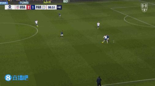 友尽赛！美国巴拉圭补时爆发大规模冲突，二人犹如打篮球争抢足球