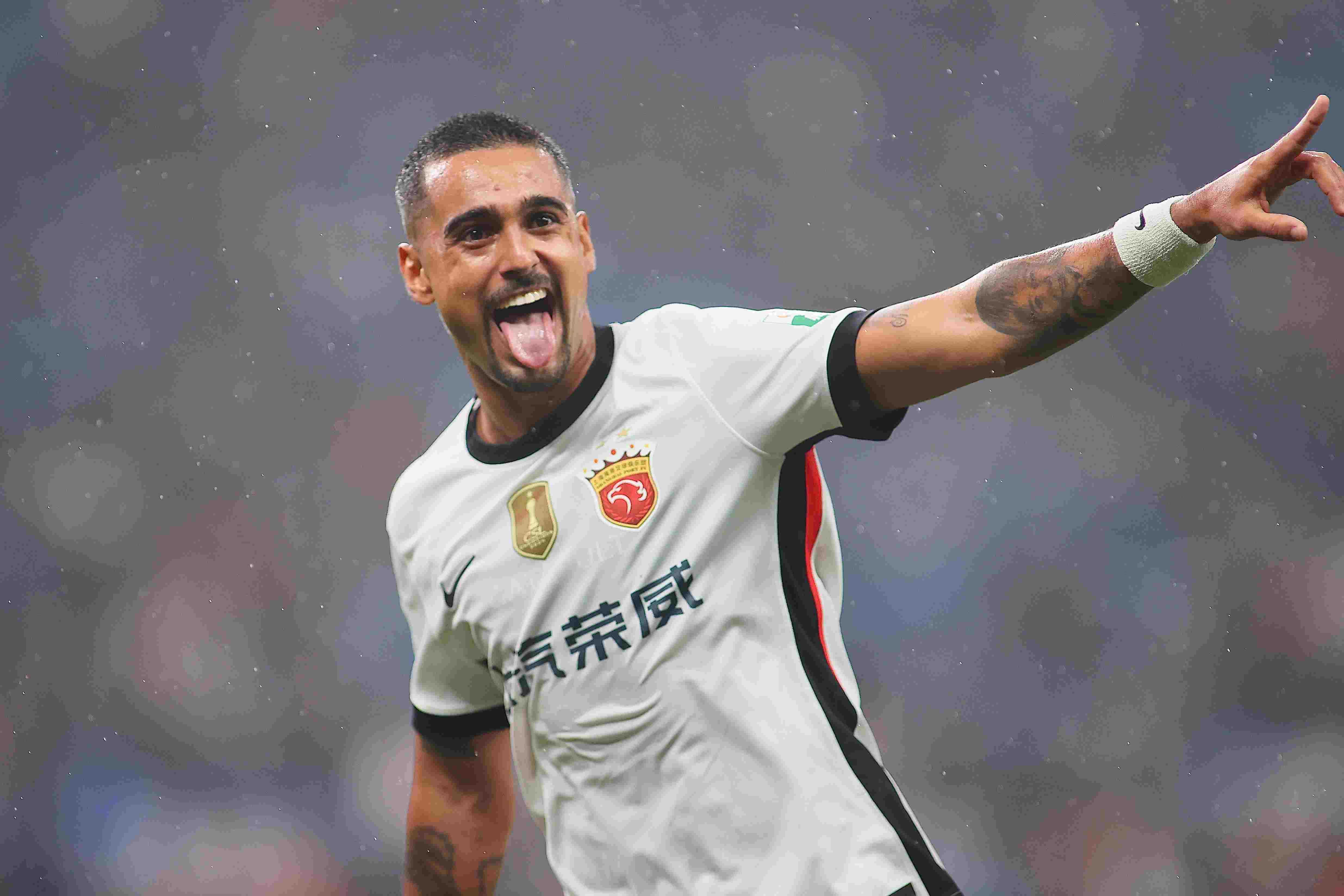 足球报：莱昂纳多出战英博问题不大，加布里埃尔需看恢复进度