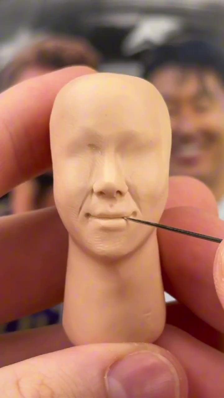 即将交手！美职联社媒晒手工制作穆勒、孙兴慜头雕视频