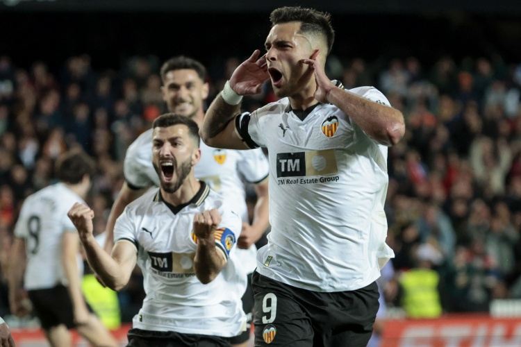 精彩！26岁前锋雨果·杜罗对莱万特倒钩破门，为瓦伦打进制胜球