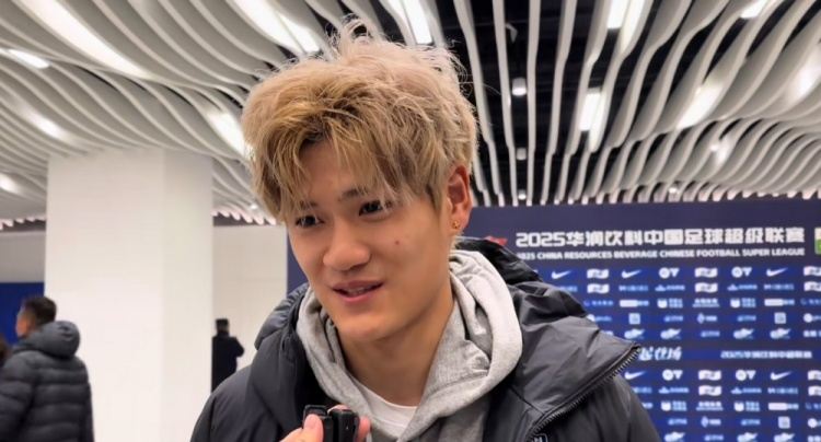 因回避原则场边看球，刘祝润：我想上场！梭鱼湾的氛围让我震撼