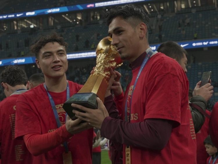 吾提米江：看到奖杯一切都值得 给今年的联赛打上了完美的句号