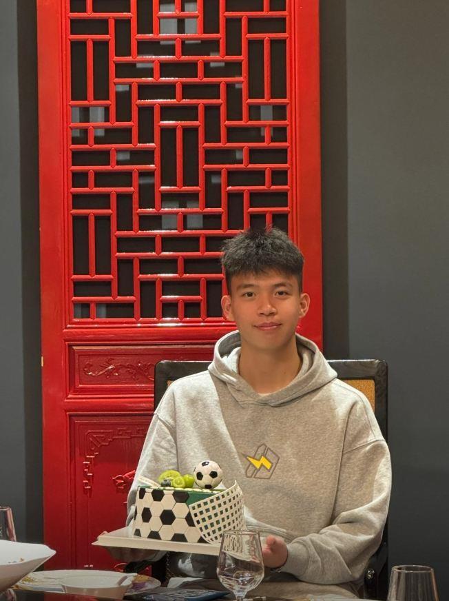 生日快乐王钰栋19岁生日社媒晒照 本赛季30场12球 本土射手王