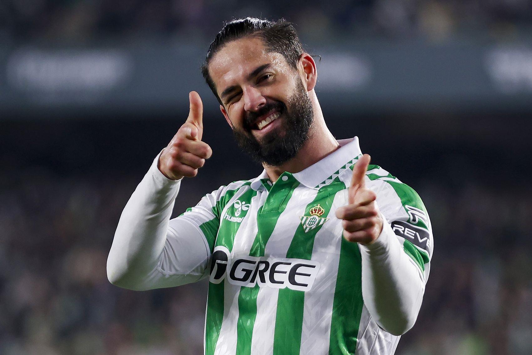 伊斯科和贝蒂斯续约至2028年，球迷制作巨大TIFO庆祝队长长留球队