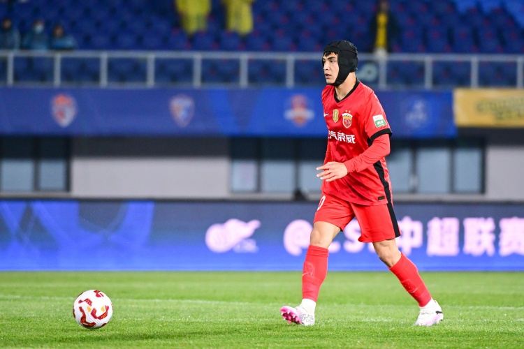 吾米提江：主教练总单独带我训练，希望以后在海港多拿几个冠军