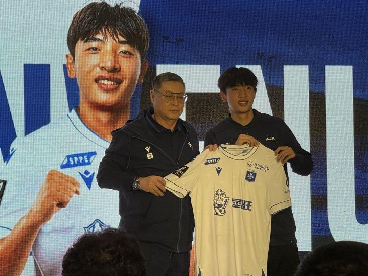 魏祥鑫：试训欧塞尔B队感觉法国球员技术没优秀多少，但身体更好