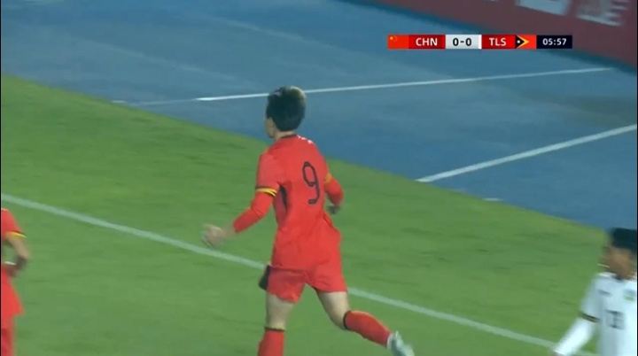 6分钟开张！万项射门被扑，张伯霖补射轻松破门，国少取得领先