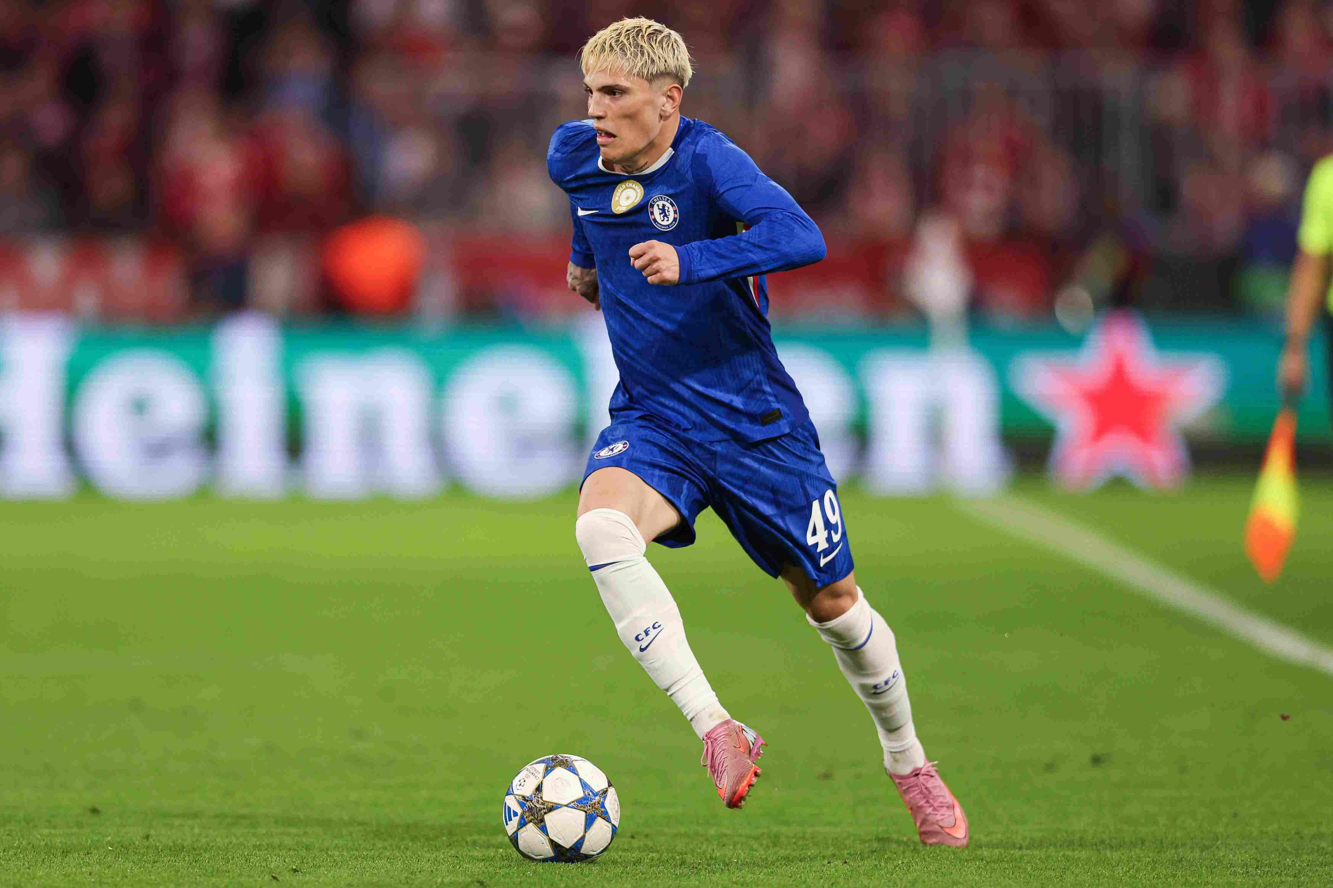 欧足联预测蓝军巴萨首发：加纳乔德拉普出战，亚马尔莱万首发