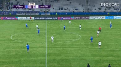 申花开场两获良机！路易斯门前包抄 头球攻门，均被神户球员挡出