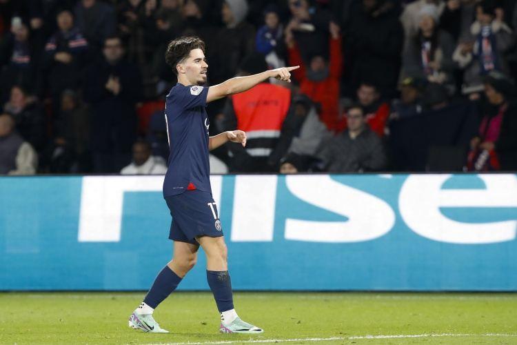 赫迪拉：维蒂尼亚是巴黎中场节拍器，最欣赏他拿球时的那份自信