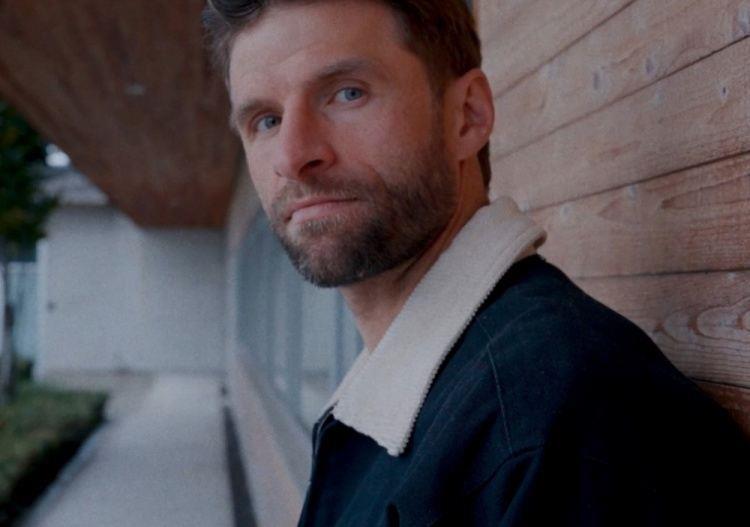 穆勒：一开始忘了刮胡子，但队友说我留胡子还挺好看，我就留着了