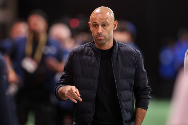 马斯切拉诺：考虑到苏牙的关注度和生涯成就，做出替补决定很艰难