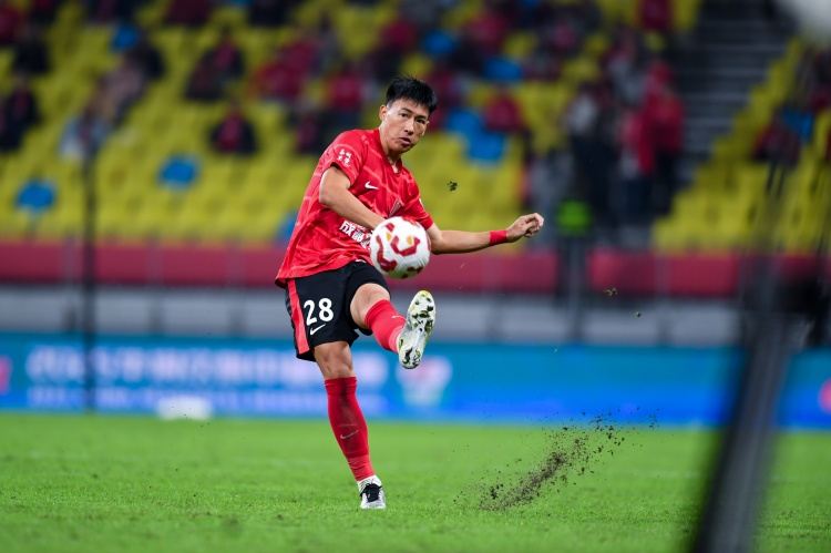 上海申花正与后卫杨帅谈合同，后者和蓉城的合同即将到期