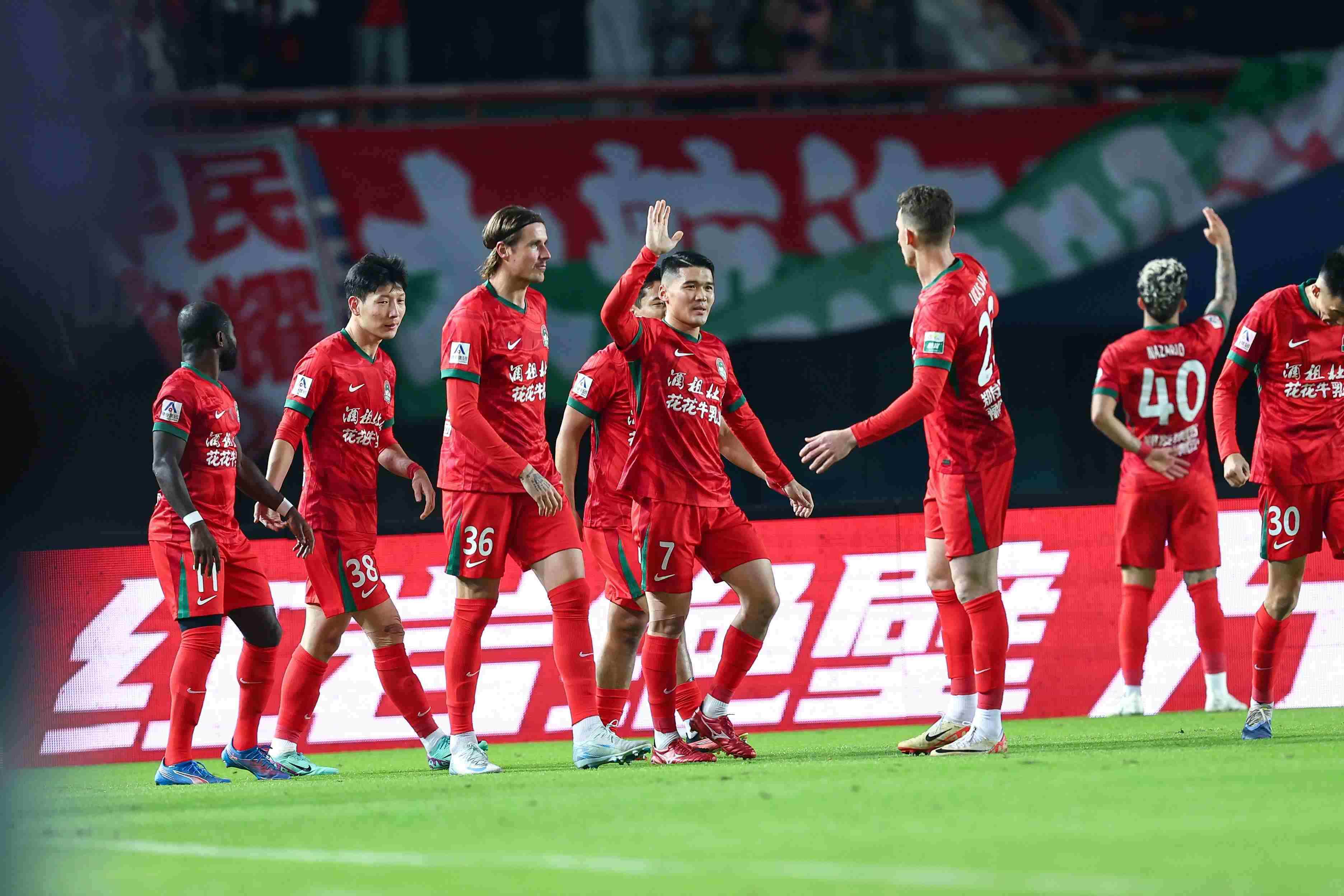 足球报：河南队11月就开始备战足协杯决赛，近4次对国安2胜1平1负