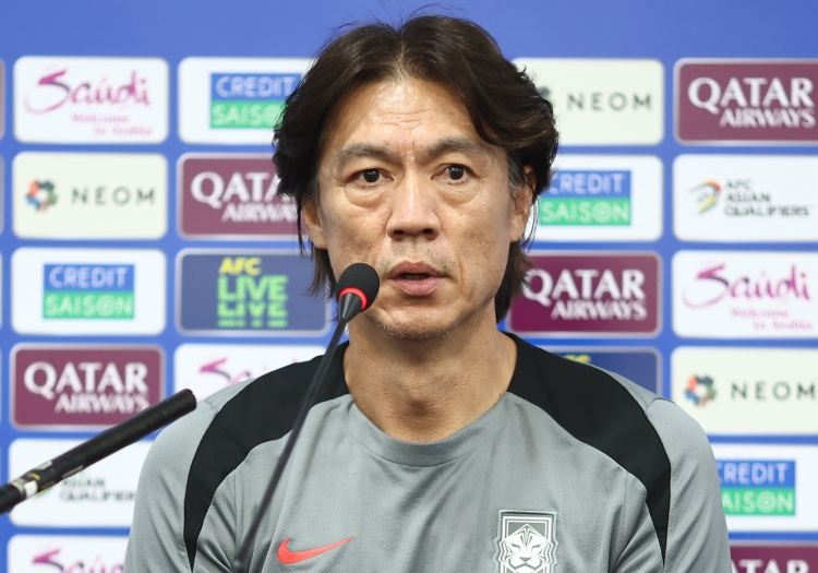 韩国队主帅洪明甫抵达华盛顿：世界杯抽签结果是无法预测的