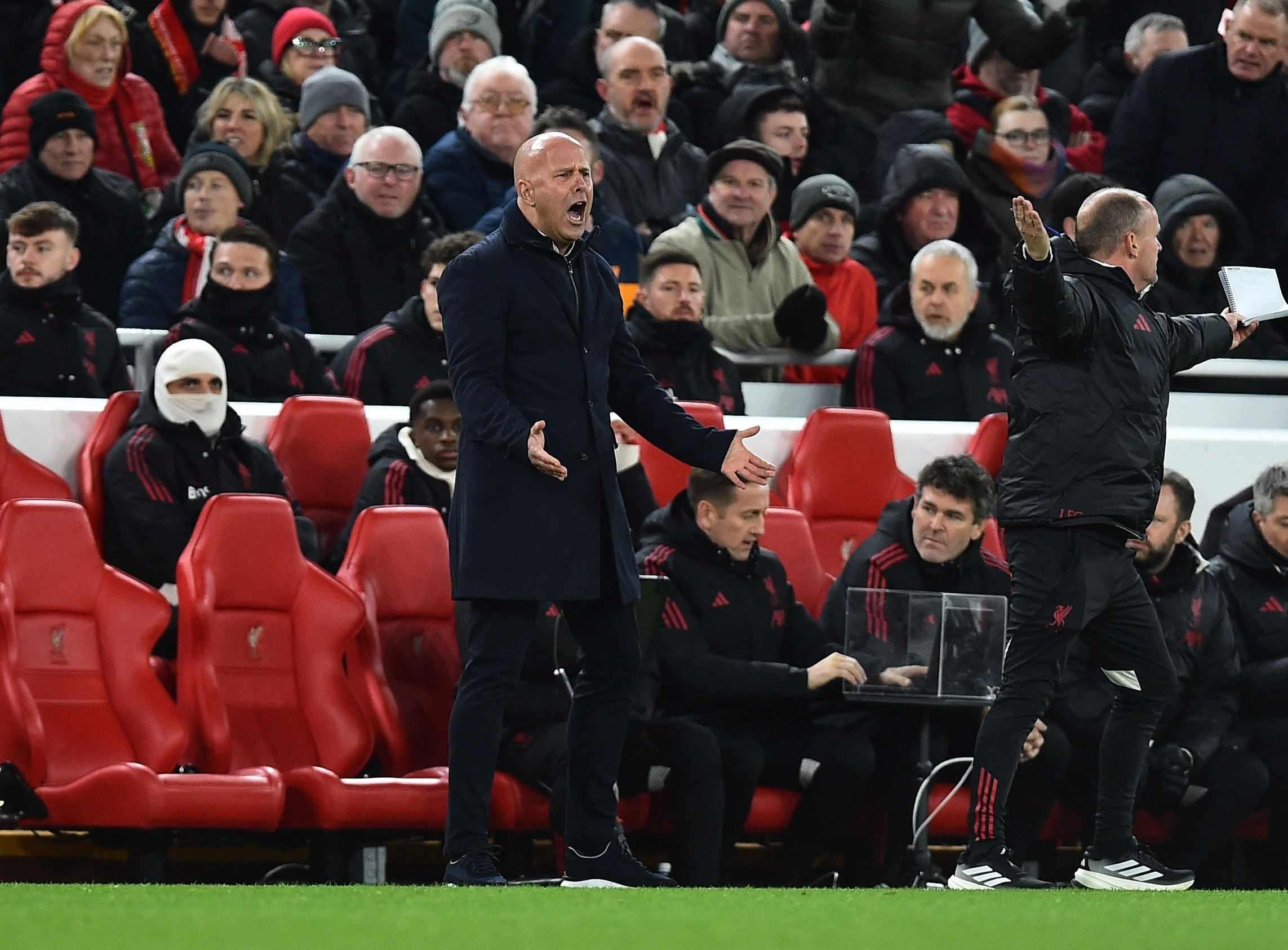 TA：安菲尔德的威慑力逐渐消失，基耶萨那么晚登场令人费解