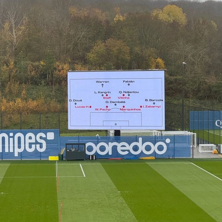 法媒透露恩里克创新举措：训练场安装巨大的显示屏来指导训练