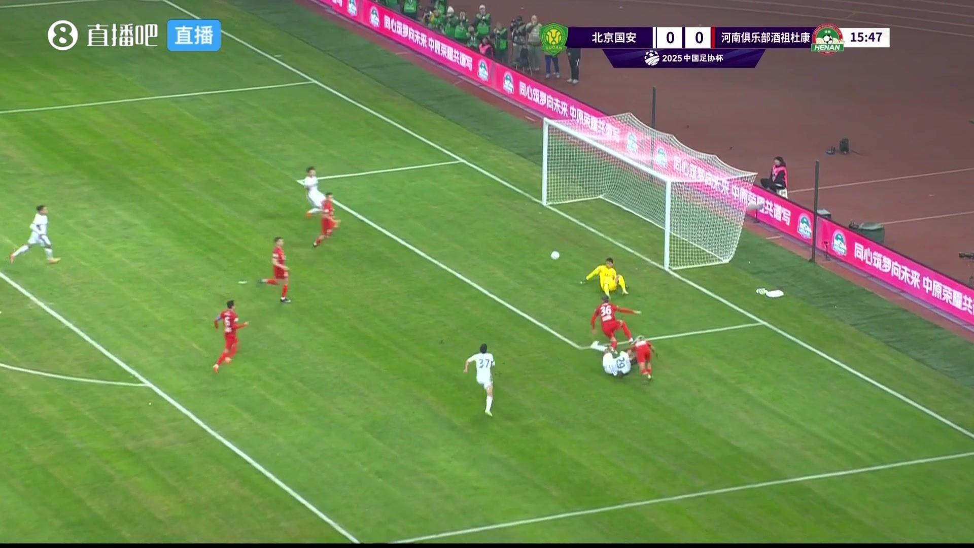 国安1-0领先河南！法比奥打门制造门前混乱，随后补射破门