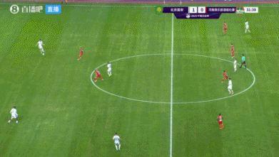 危险！曹永竞越位位置获得单刀，踩在门将王国明的小腿上染黄