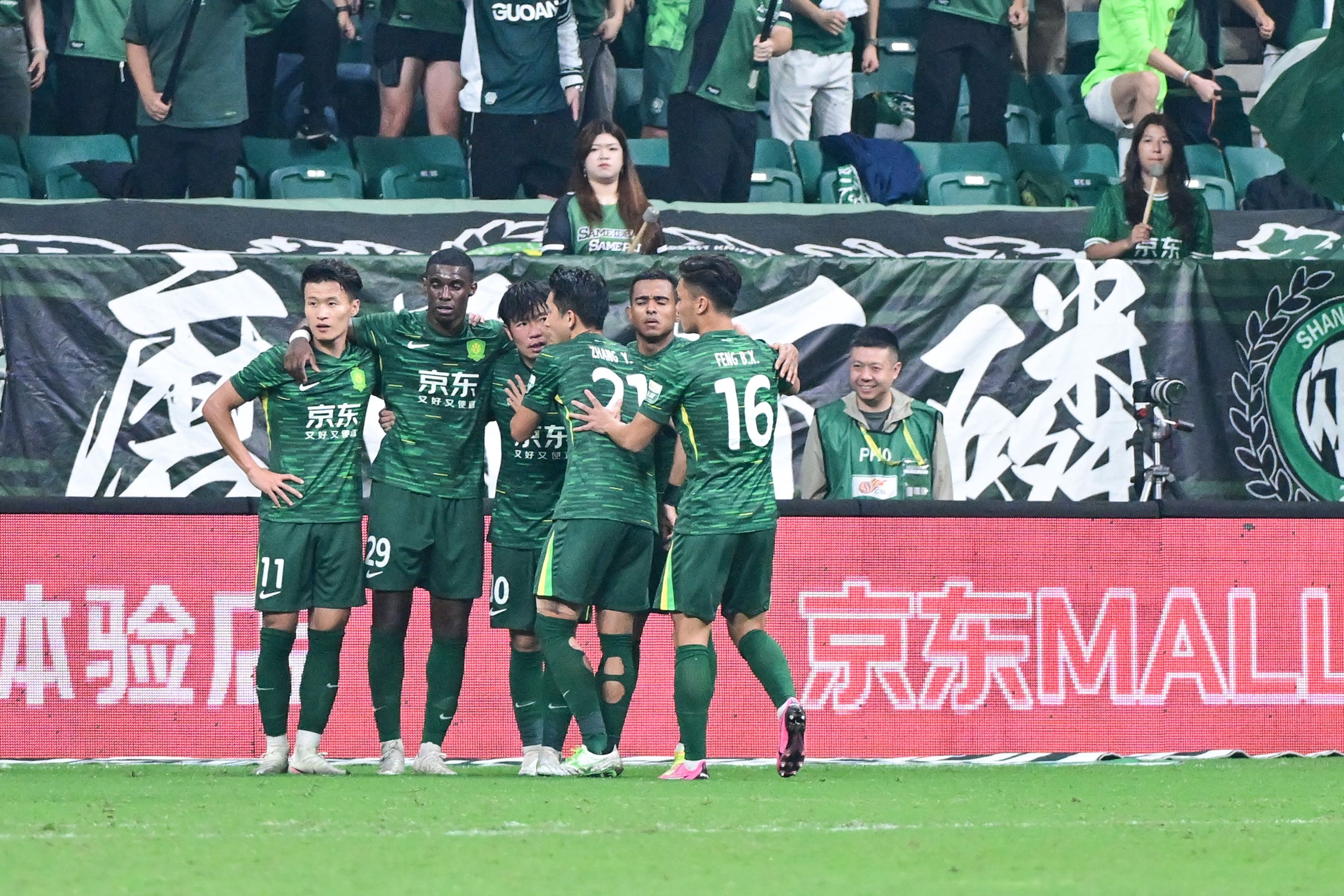 记者谈国安足协杯夺冠：备受质疑和争议，但强队气质未曾丢掉