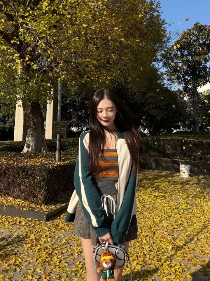 国安总经理李明女儿现场观战足协杯决赛，与弟弟李嗣镕一同庆祝