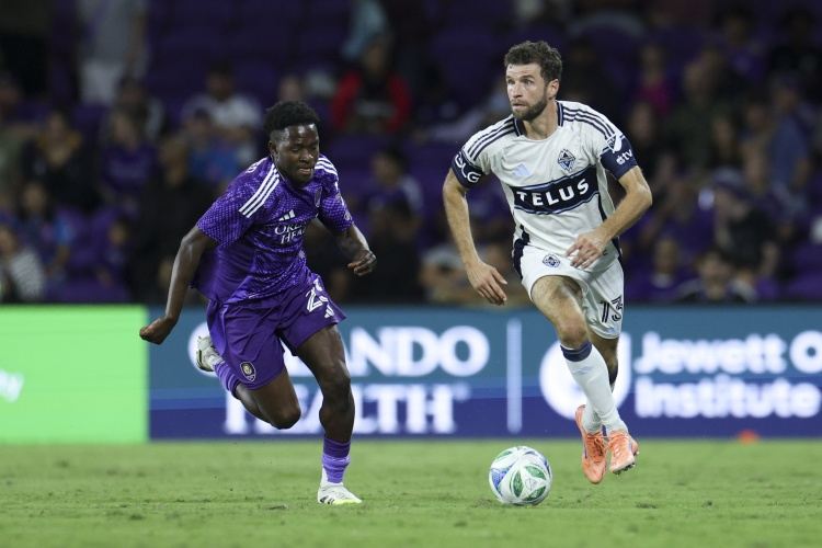 官方：温哥华白浪执行穆勒的合同选项，球员明年继续征战MLS