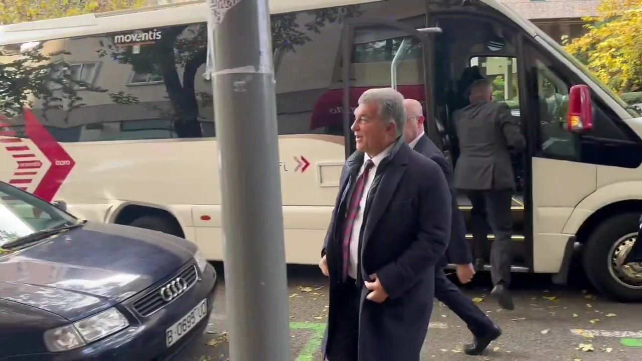 记者：巴萨和法兰克福高层赛前共进午餐，拉波尔塔参与其中