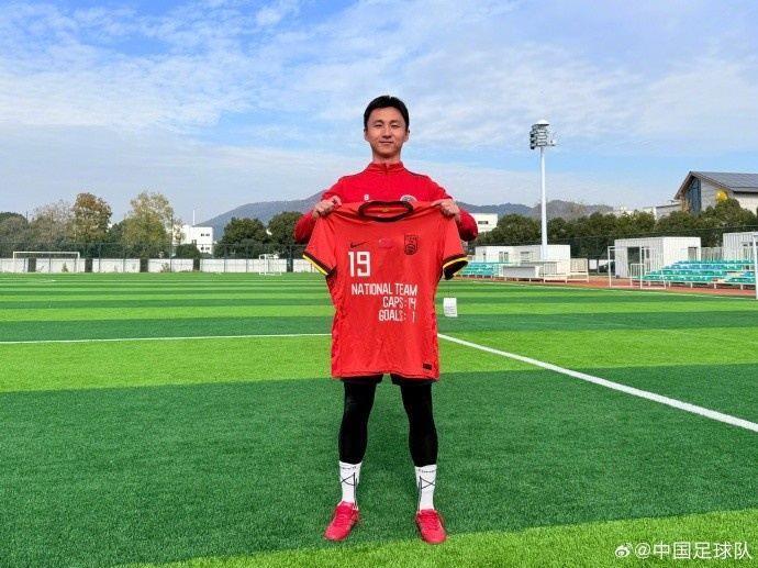 向每一位退役的前国家队球员表达感谢、送上祝福！