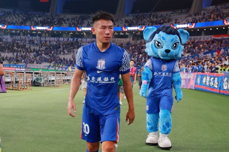 记者：于汉超参加教练员培训班，冬训时以助教身份与申花会合