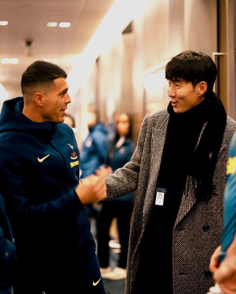 功勋归来！热刺晒孙兴慜回归照片：再次团聚