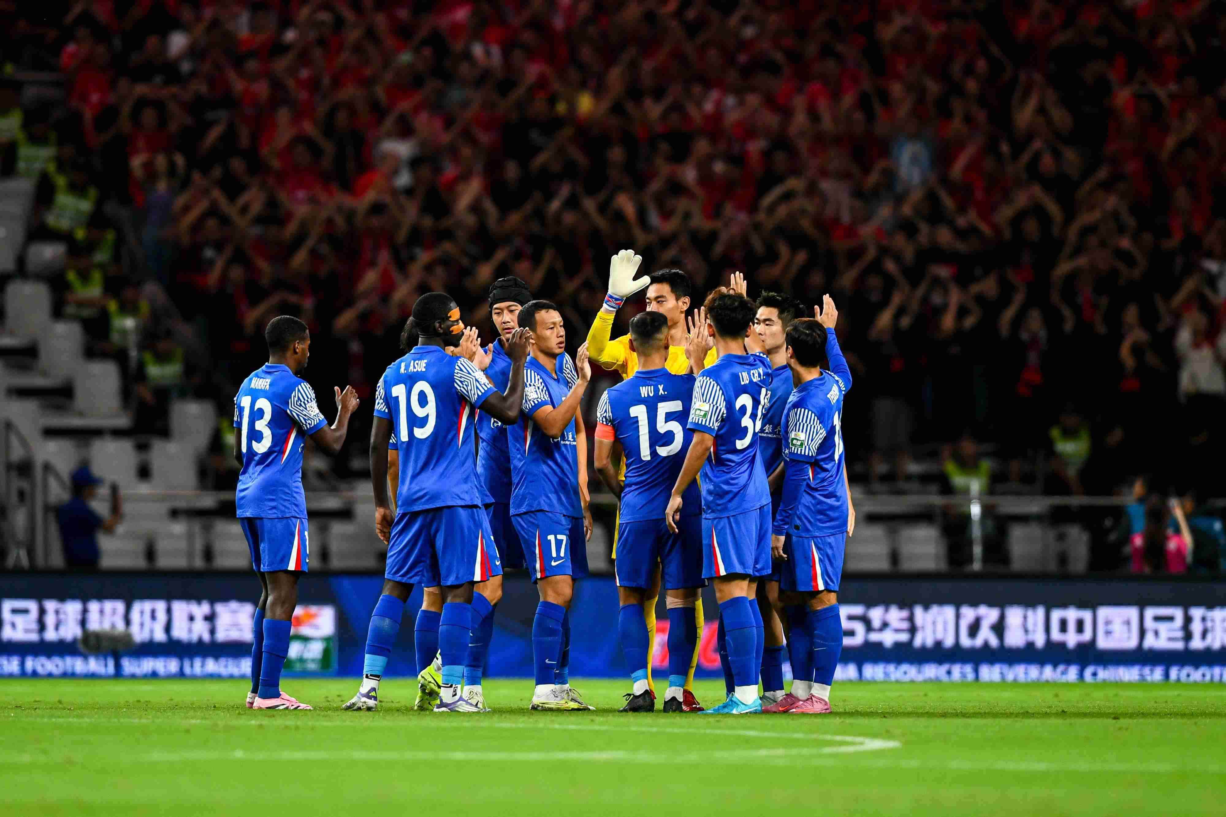 澎湃：亚冠濒临出局联赛无缘冠军，申花2025赛季并不成功