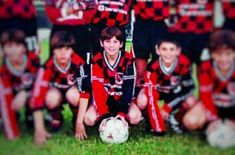 童年阴影厄瓜多尔一门将：儿时对阵梅西，他1过5 把我也过了