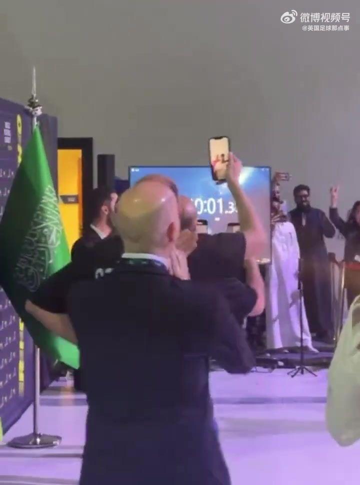 足坛狠人！61岁巴西人里卡多连续颠球50小时，打破吉尼斯世界纪录