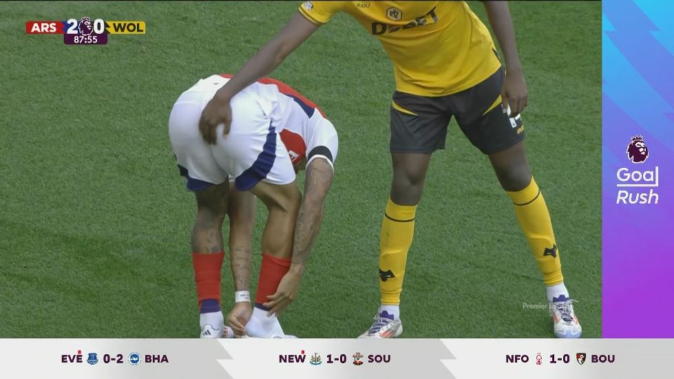 狼队莫斯克拉去年抠热苏斯屁股，本轮在热苏斯压力下自摆乌龙