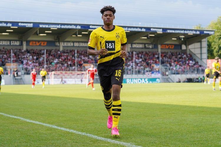 踢球者：因态度问题，多特两小将杜兰维尔和坎贝尔未进入本轮名单