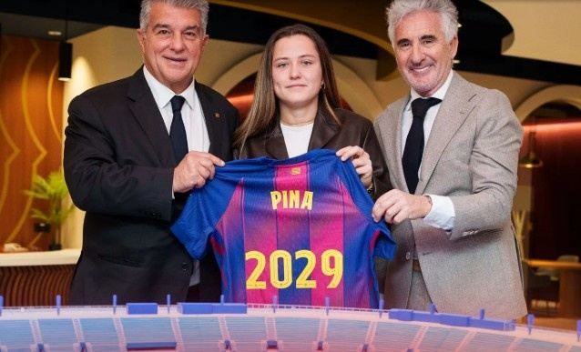 官方：巴萨女足与24岁前锋克劳迪娅·皮纳续约至2029