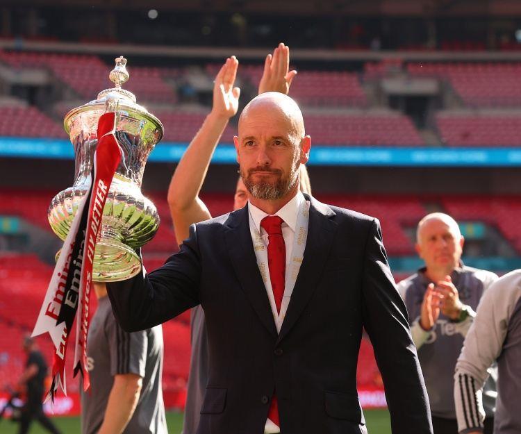 邮报巨制?《曼联衰落史》第二卷：滕哈赫…虚假救世主的闹剧